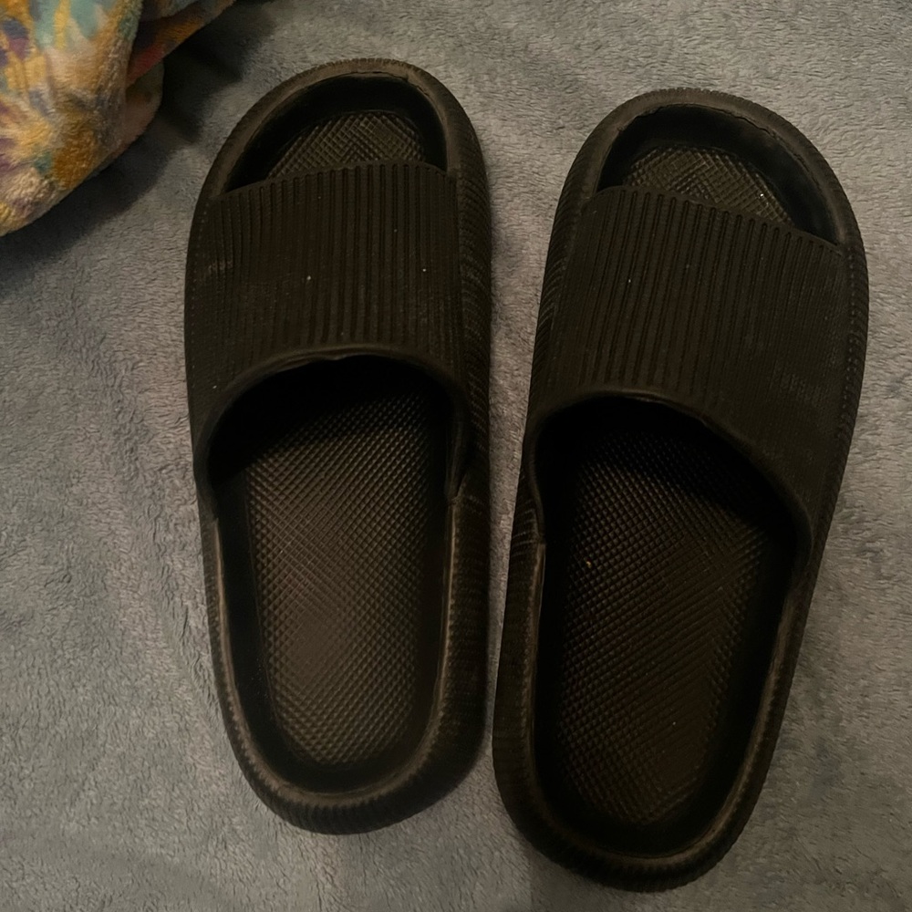 3 pairs of Slide on sandals